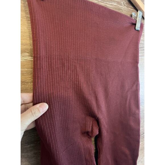Spanx Leggings Size Medium ribbed Garnet Rose compression workout gym yoga - Picture 2 of 9